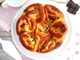 Recept Kinesisk brioche, fylld med vaniljkräm och chokladbitar