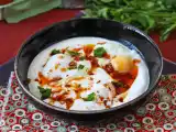 Recept Turkiska ägg på en bas av yoghurt och kryddig olja - çilbir