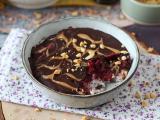Recept Overnight oats med röd frukt och choklad, en hälsosam och mättande frukost!