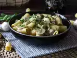 Recept Krämig pasta med champinjoner och korv