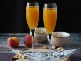 Recept Bellini, den enkla italienska persikococktailen som du kan göra hemma!