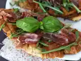 Recept Croffle, en våffelliknande croissant med fikonmarmelad, getost och iberisk skinka