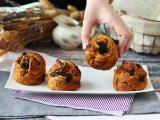 Recept Cruffins, en kombination av en croissant och en muffins, med vaniljsås och choklad
