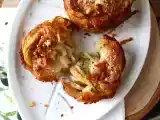 Recept Cruffins, en kombination av croissant och muffins, i det här fallet med parmesan- och mozzarellaost.