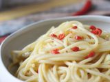 Recept Spaghetti aglio, olio e peperoncino: den italienska traditionens sista minuten-rätt