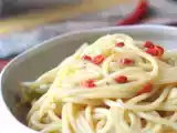 Recept Spaghetti aglio, olio e peperoncino: den italienska traditionens sista minuten-rätt