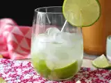 Recept Lemon caipirinha: den brasilianska drinken som är lätt att göra utan en cocktailshaker