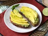 Recept Avokado toast med mango och lime: ett fräscht, snabbt och gott recept