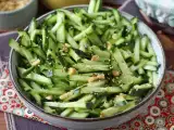 Recept Kryddig gurksallad med jordnötter