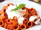 Recept Pasta med stracciatella och krämig tomat: första rätten klar på 10 minuter