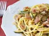 Recept Pasta med zucchini och krispig speck: ett enkelt recept som passar både till lunch och middag