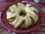 Recept Blädderdegskrans med pesto, mozzarella och torkade tomater