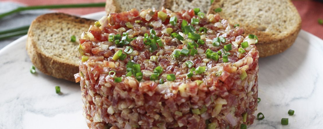 Tartar de fuet: en expressversion av den klassiska bifftartaren