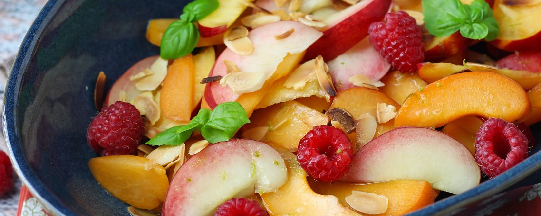 Fruktsallad: persika, aprikos, hallon och mycket mer!