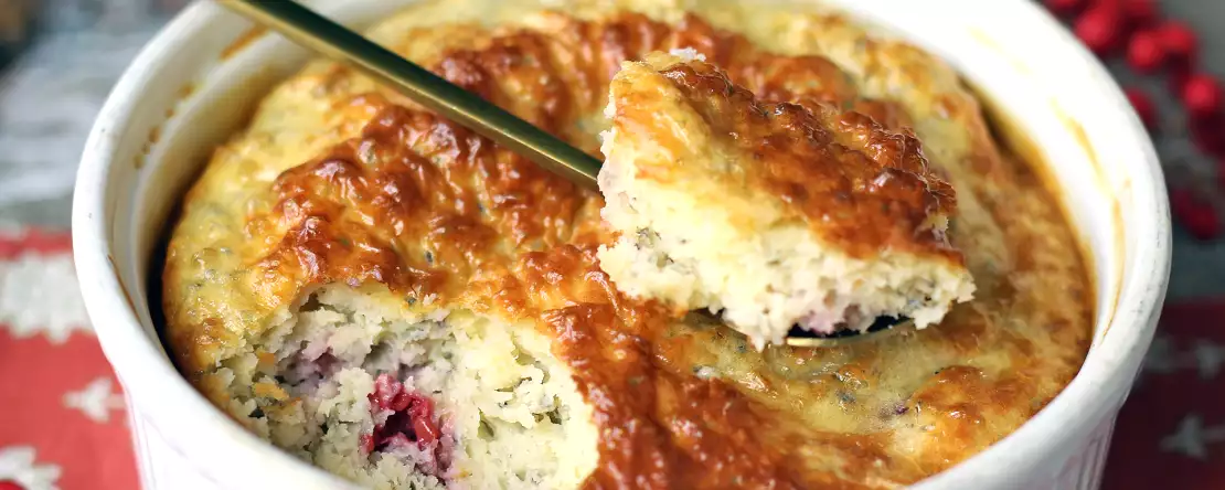 Superenkel proteinkaka med röd frukt