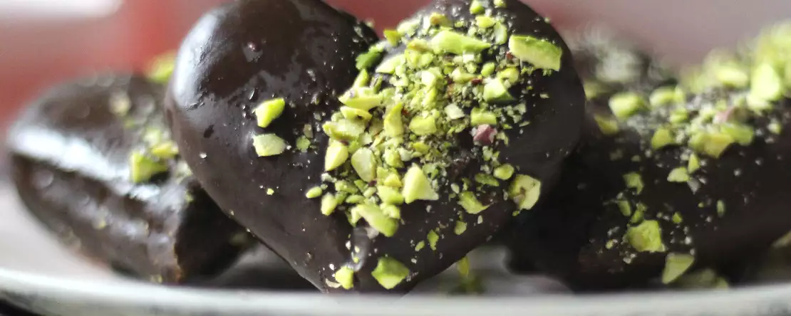 Soletillahjärtan med choklad- och pistagetäcke