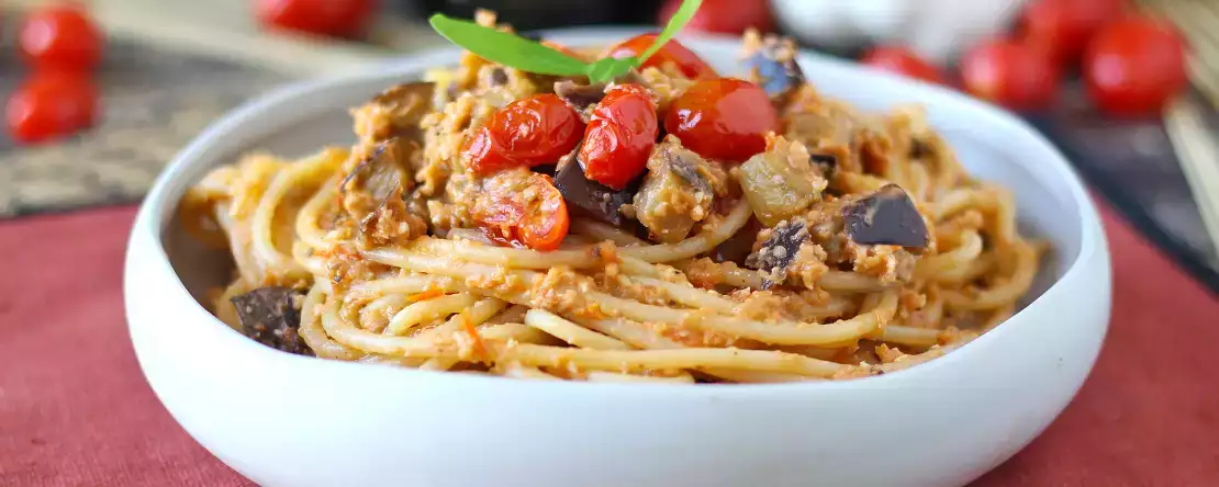 Pasta med auberginekräm och körsbärstomater: enkelt och gott recept