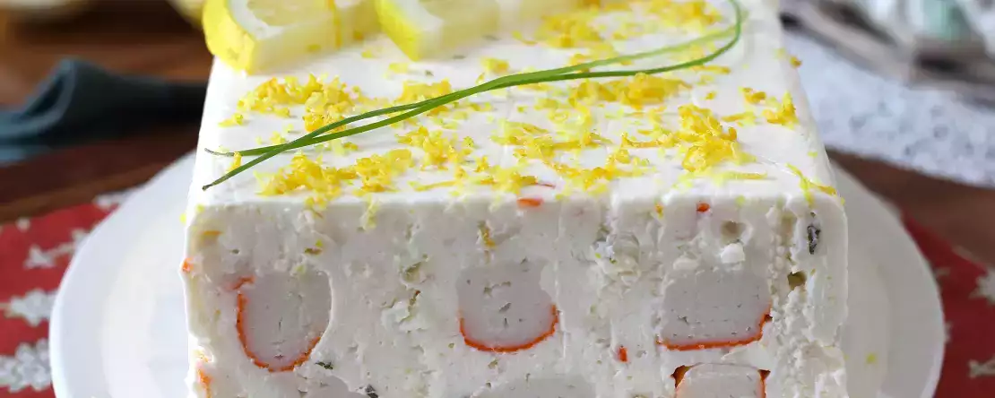 Surimi-terrin utan tillagning: en enkel kall förrätt som passar perfekt till sommaren