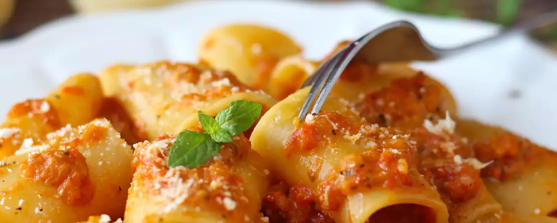 Pasta med paprika och mynta: krämig och doftande