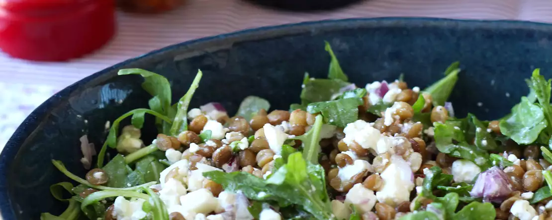 Proteinrik linssallad med cottage cheese – enkelt och snabbt