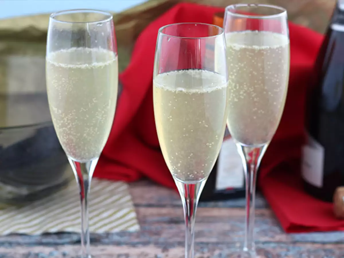 Recept Champagnesoppa, en festlig cocktail