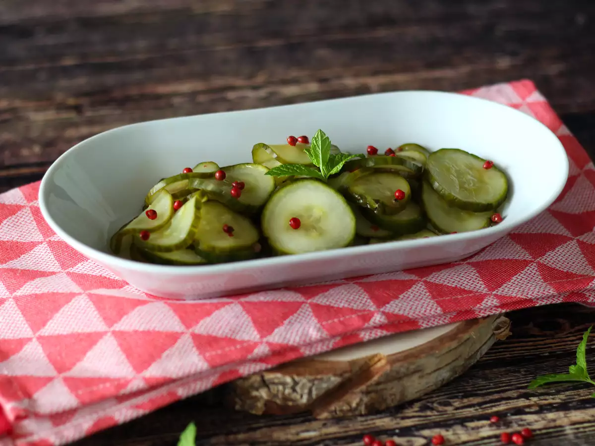 Recept Sötsura gurkor: en snabb och välsmakande sidorätt för sommaren!