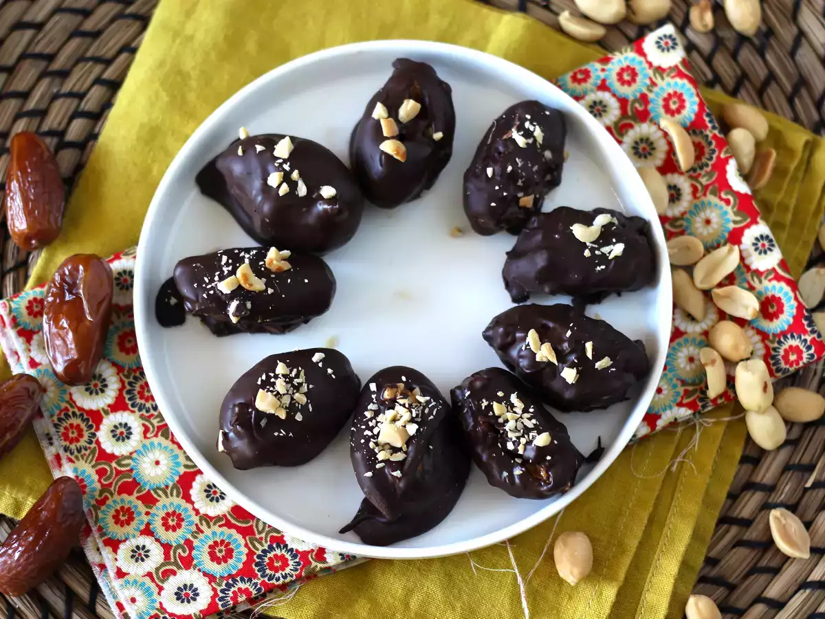 Recept Hemmagjorda snickers: dadlar, jordnötter och choklad - ett hälsosamt mellanmål utan tillsatt socker