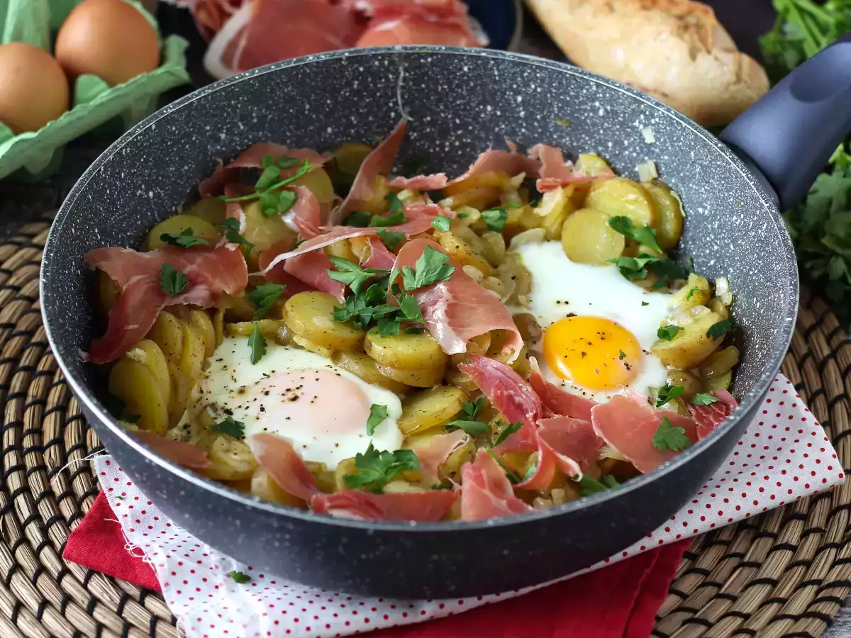 Recept Huevos rotos, det superenkla spanska receptet baserat på potatis och ägg