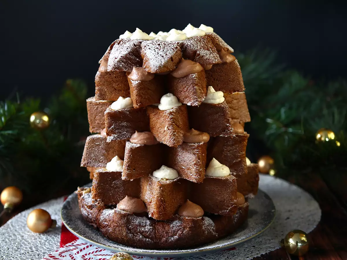 Recept Pandoro brioche fylld med nutellakräm och vaniljkräm i form av en julgran
