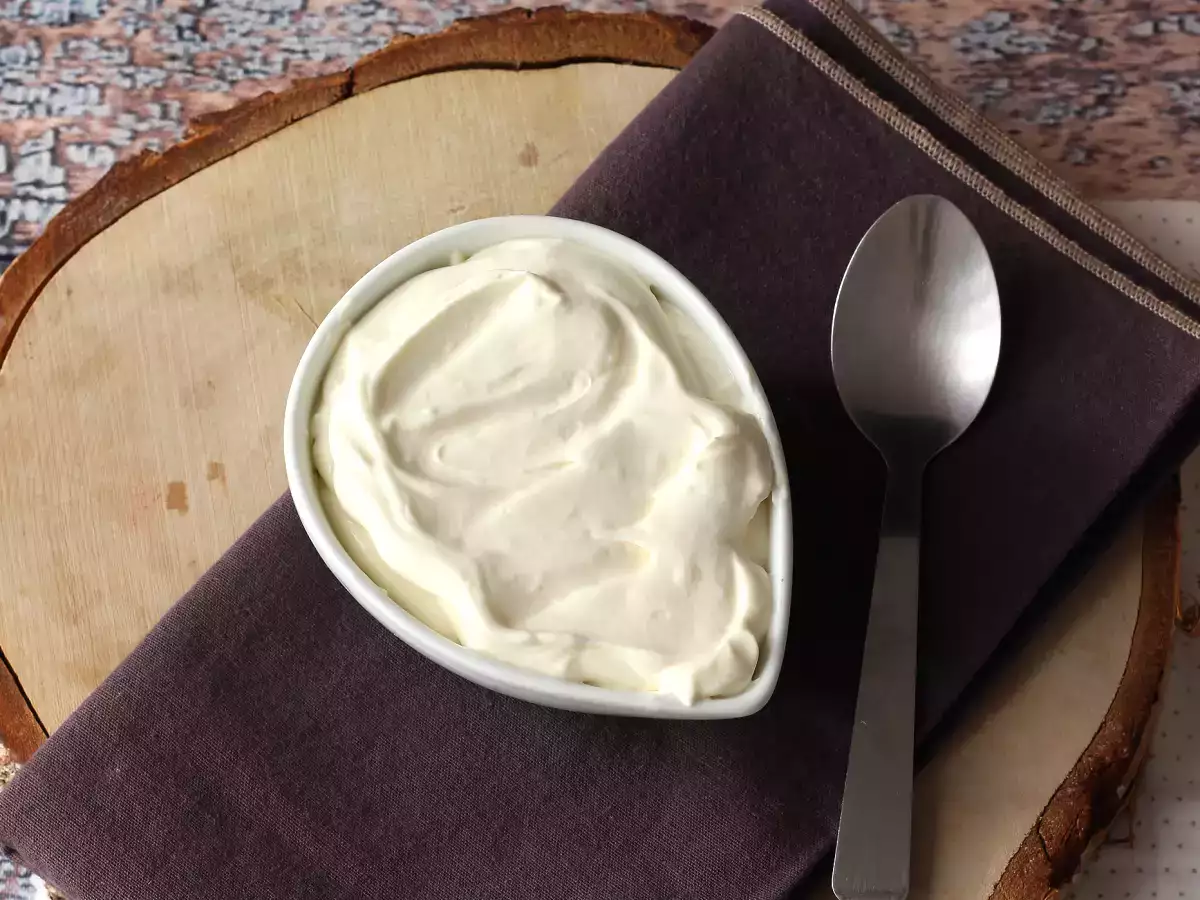 Recept Vaniljgrädde, den perfekta toppingen till dina tårtor och lagerkakor!