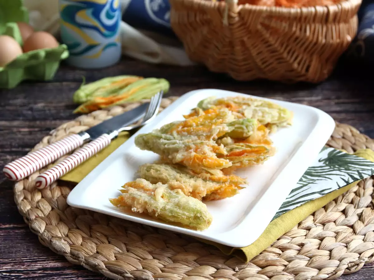 Recept Stekta zucchiniblommor, receptet på smet med mousserande vatten