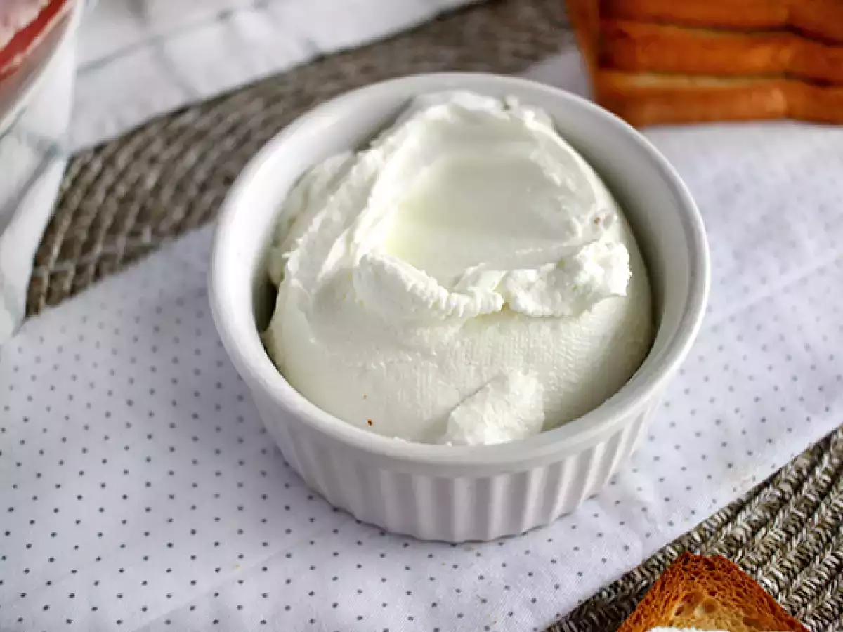 Recept Hemlagad gräddost (philadelphia-typ) med 2 ingredienser