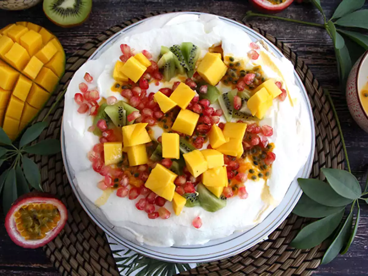Recept Enkel pavlova med exotiska frukter