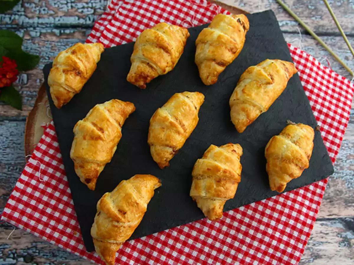 Recept Smördegscroissanter med skinka och färskost
