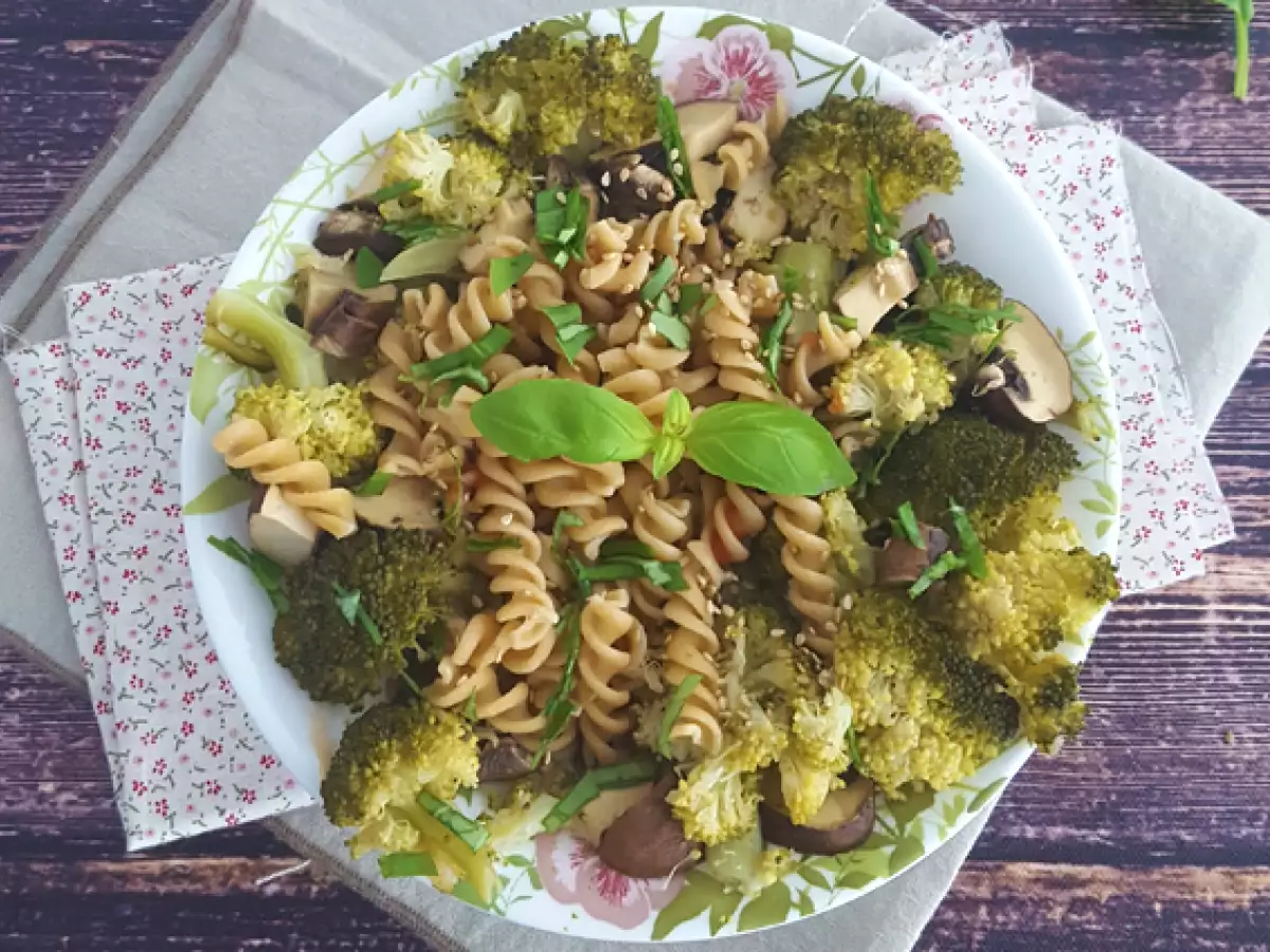 Recept Pasta med broccoli, champinjoner och basilika