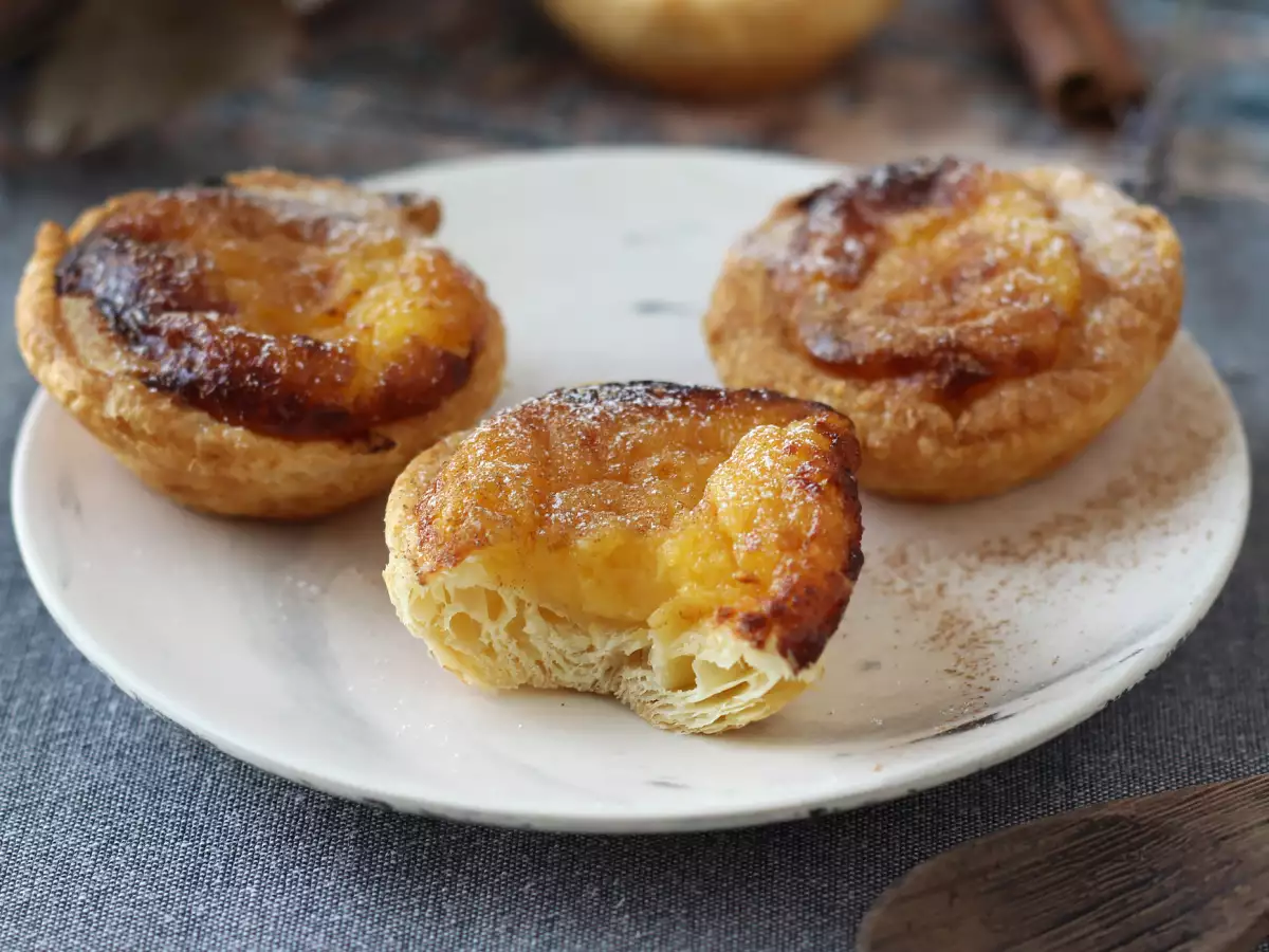 Recept Pastéis de nata i en luftfryser. det snabba och enkla receptet på den traditionella portugisiska sötsaken.
