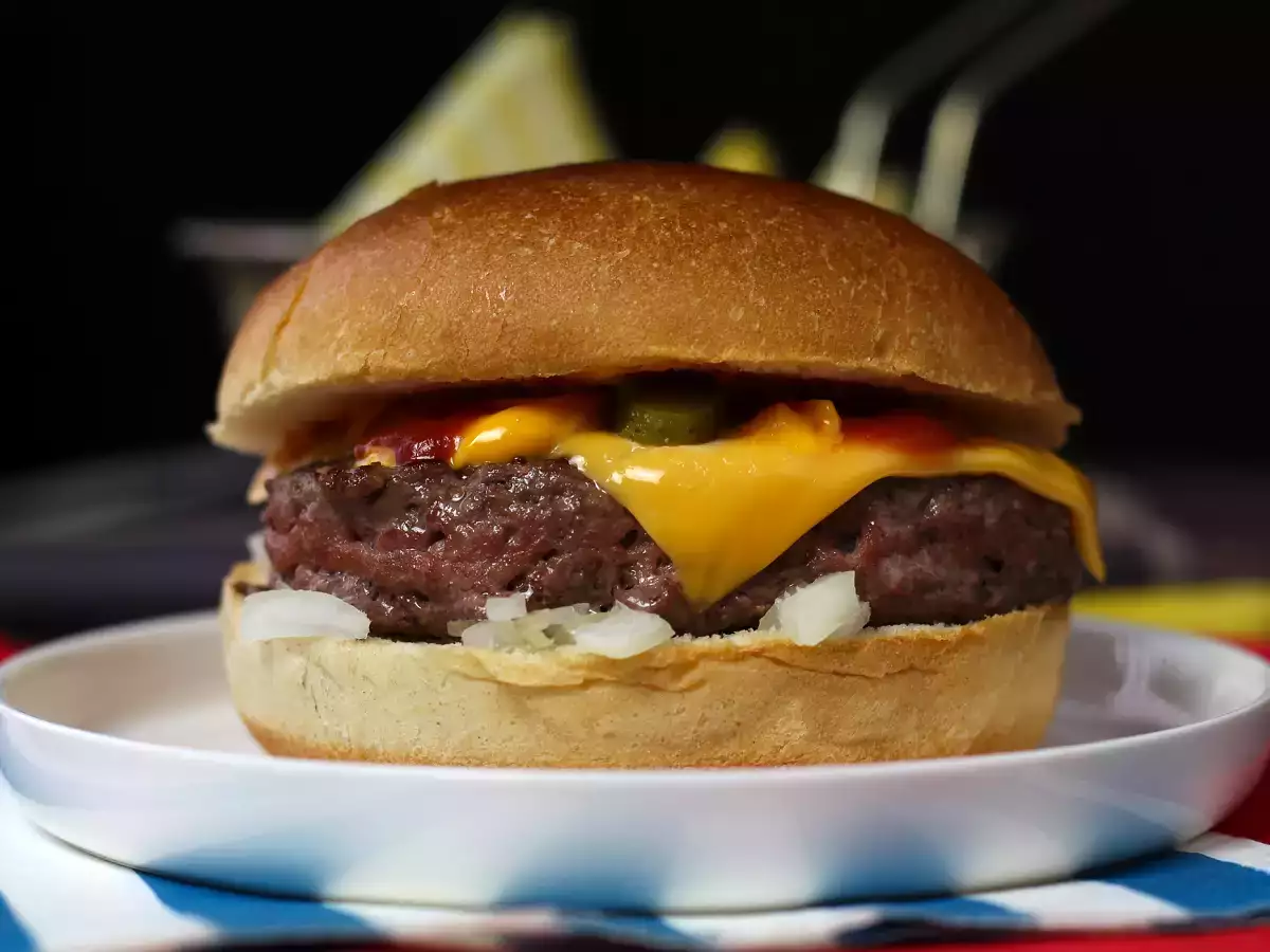 Recept Cheeseburger, den berömda burgaren som alla älskar!