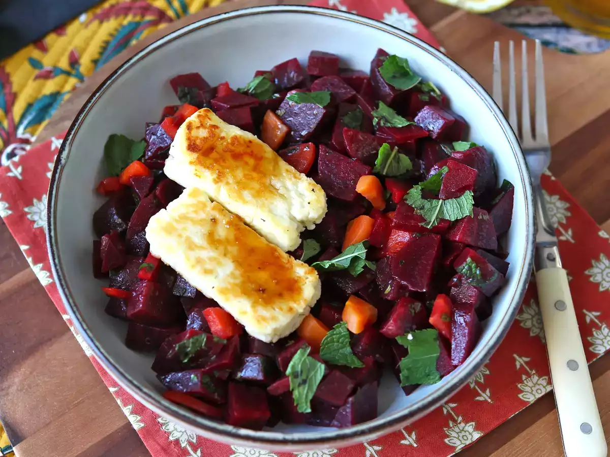 Recept Rödbetssallad med grillad halloumi