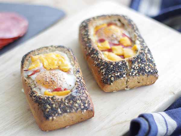 Recept Äggbåtar med chorizo och ost