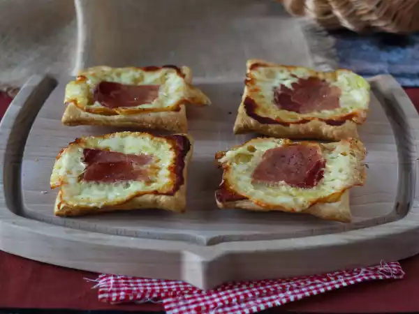 Recept Små raclette-smakande tarteletter tatin i individuella portioner