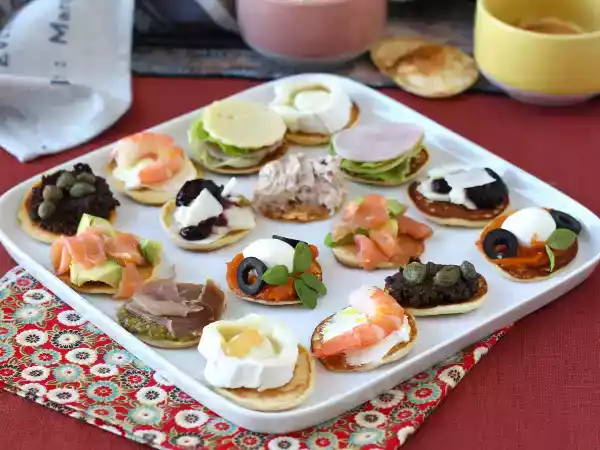 Recept Blinis med fyllningar, den perfekta varierade aperitifen för festsäsongen
