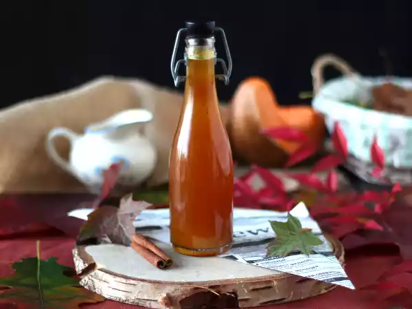 Recept Hemlagad pumpasirap, perfekt för höst- och vinterdrinkar