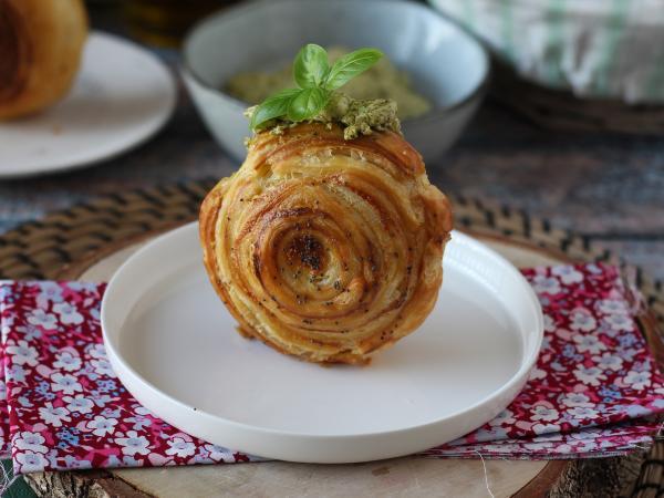 Recept Lätt saltad new york-rulle med pesto och färskost med 4 ingredienser