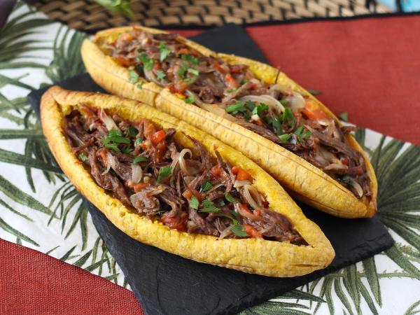 Recept Fyllda matbananer med strimlat kött och riven ost