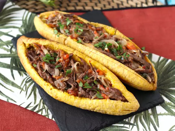 Recept Fyllda matbananer med strimlat kött och riven ost