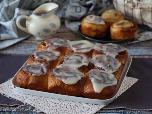 Recept Kanelbullar, brioche med kanel och vaniljglasyr