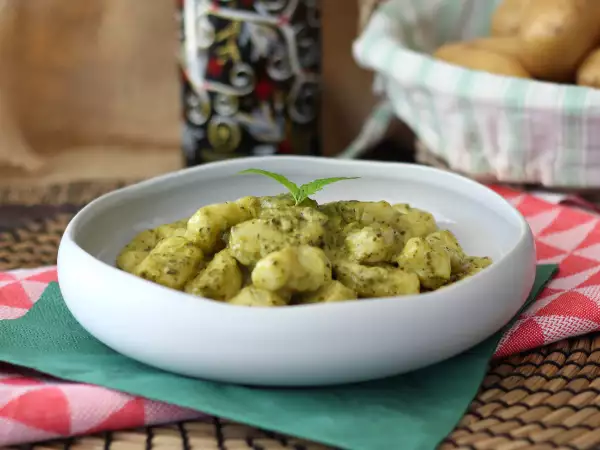 Recept Hemlagad potatisgnocchi med pesto