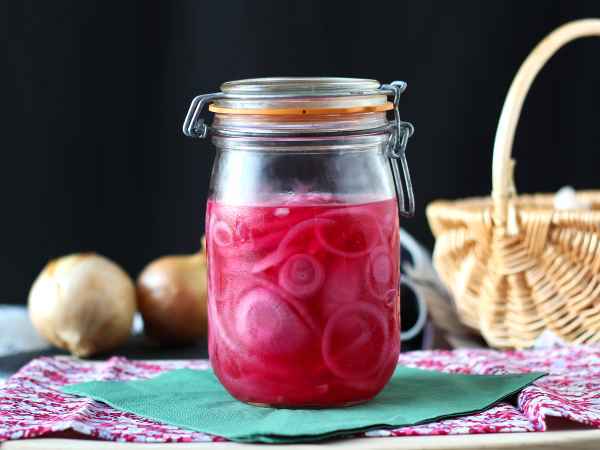 Recept Rödlökspickles, perfekt för att förhöja dina rätter!