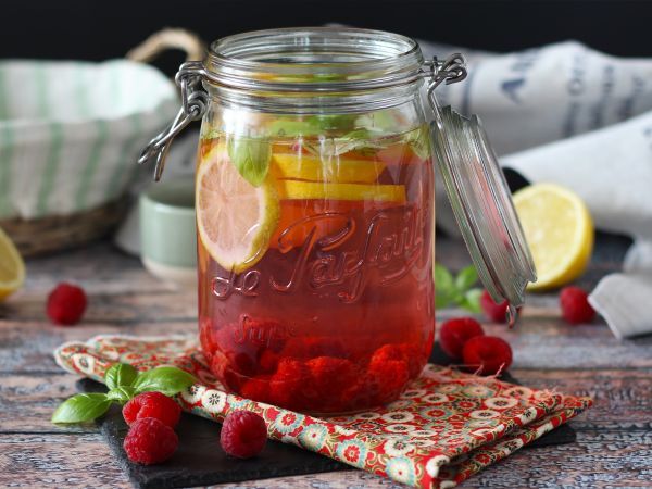 Recept Vatten med smak av citron, basilika och hallon