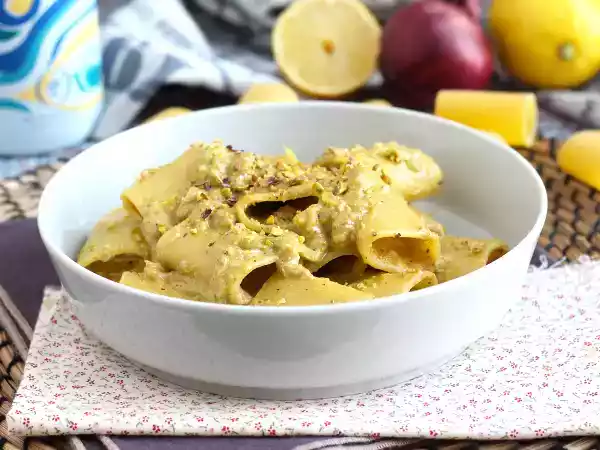Recept Pasta med tonfisk, pistagenötter och citron